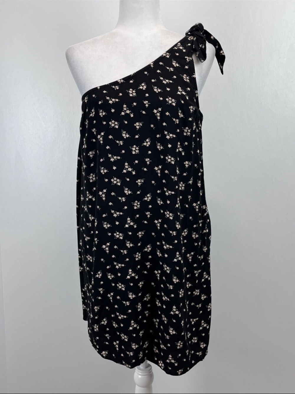 American Eagle Outfitters Black Floral One-Shoulder Dress